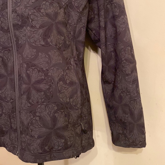 The North Face women’s  floral soft shell jacket  XL - Picture 5 of 16
